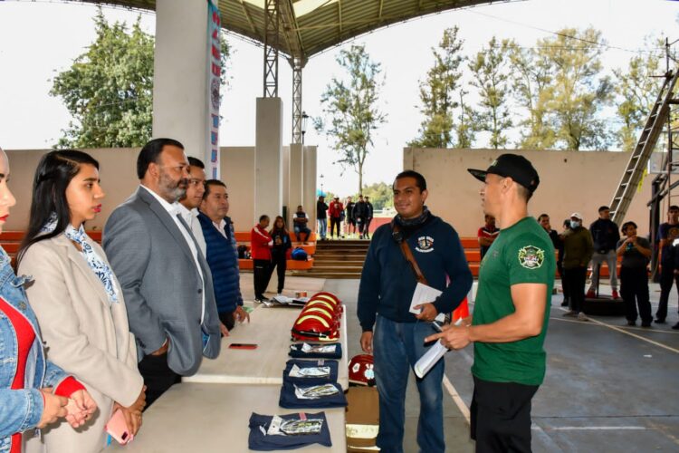 Inaugura presidente Julio Alberto Arreola Desafío Elite Fire Challenge en Pátzcuaro