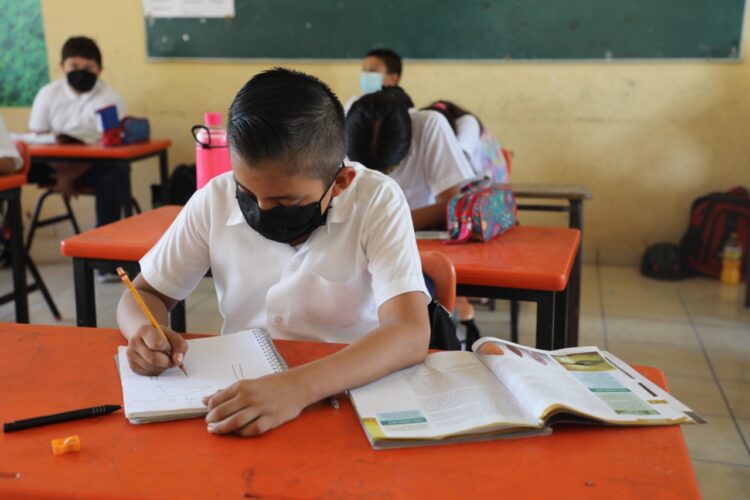 En Michoacán regresan a las aulas un millón 200 mil estudiantes el lunes: SEE