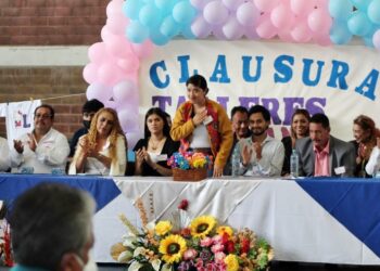 Clausura alcaldesa Itzel Gaona los talleres de verano en Ziracuaretiro