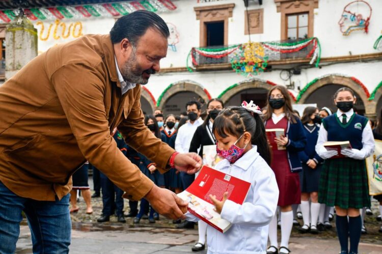 Inaugura el alcalde Julio Arreola Vázquez el ciclo escolar 2022-2023 en Pátzcuaro