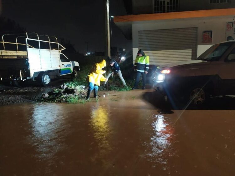 Las corporaciones de auxilio atendieron encharcamientos al oriente de Uruapan