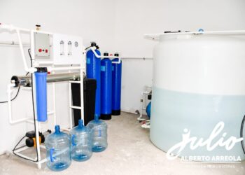 Inaugura Julio Arreola una potabilizadora para isleños de Uranden en Pátzcuaro
