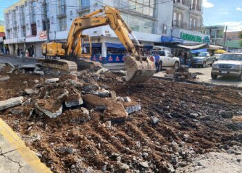 Rehabilita Gobierno de Uruapan drenaje y concreto hidráulico de la Francisco Villa