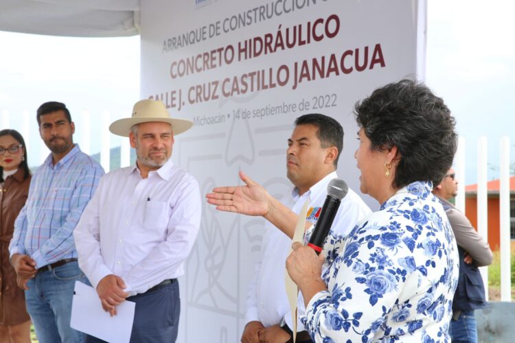 Bedolla pone en marcha media docena de obras de pavimentación en Taretan