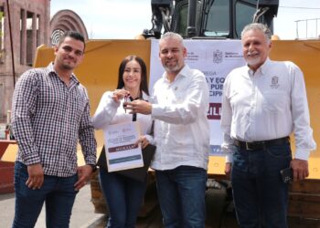 Bedolla pone en marcha el programa de entrega de maquinaria a los municipios