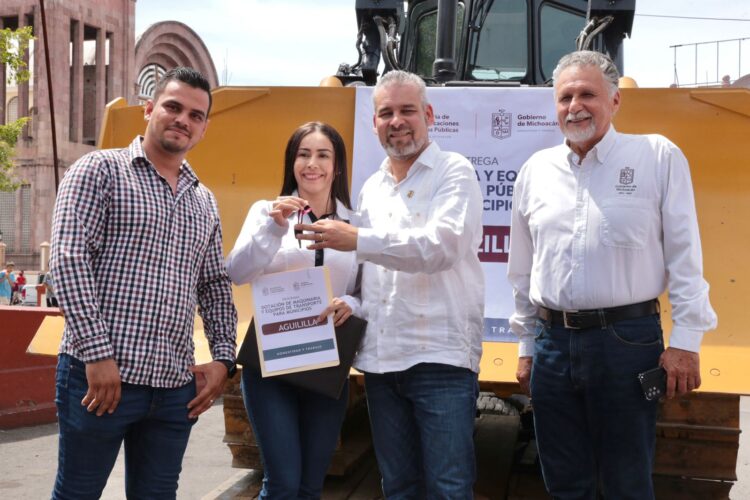Bedolla pone en marcha el programa de entrega de maquinaria a los municipios