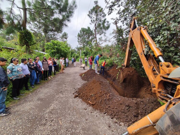 Inicia Marisol López pavimentación en la comunidad La Escondida de Tingambato