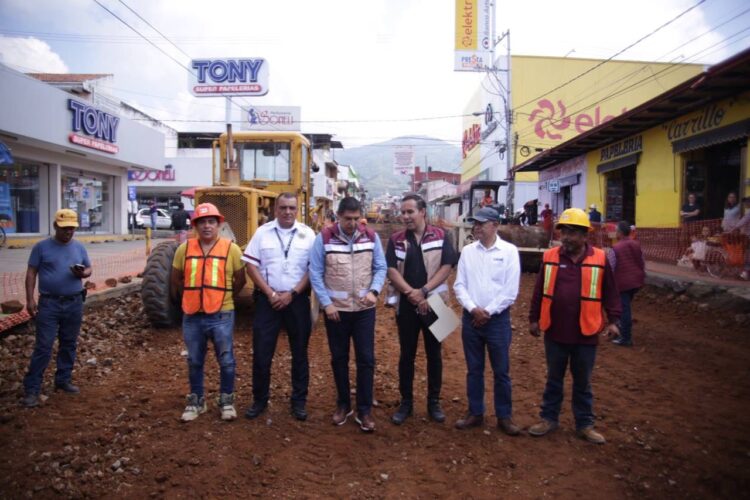 Supervisa Nacho Campos calidad de tres obras de pavimento por más de 25 mdp