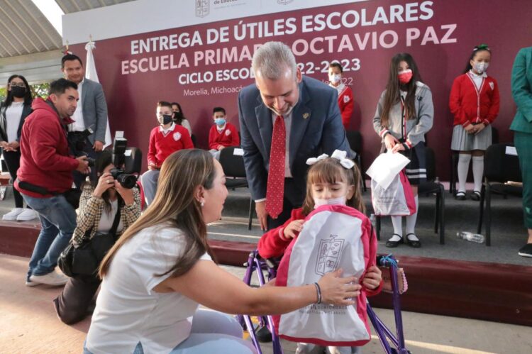 Gobierno de Michoacán invierte 178 mdp en útiles didácticos y mejorar a escuelas