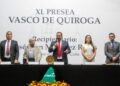 Entrega Pátzcuaro la Presea Vasco de Quiroga al artesano Juan Martínez Reyes