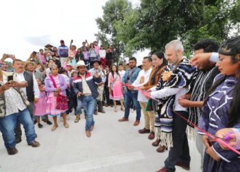 Inaugura Ramírez Bedolla obras en dos comunidades indígenas de Zitácuaro