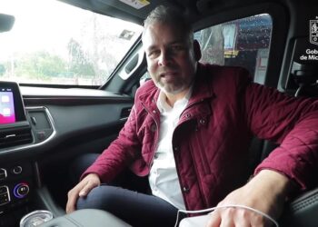 Se traslada Ramírez Bedolla a las zonas afectadas por el temblor en Coalcomán