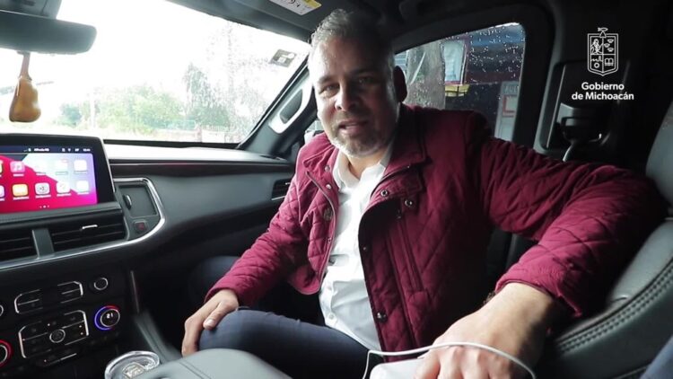 Se traslada Ramírez Bedolla a las zonas afectadas por el temblor en Coalcomán