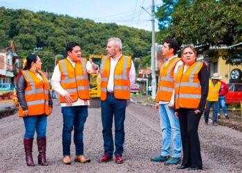 Supervisa R. Bedolla obra de pavimento en Nuevo San Juan Parangaricutiro