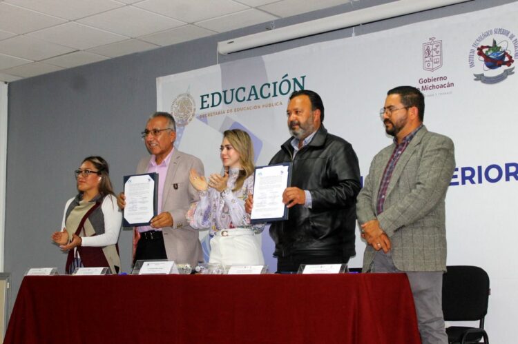Para detonar economía, firman convenio el Ayuntamiento de Pátzcuaro y el ITSPA