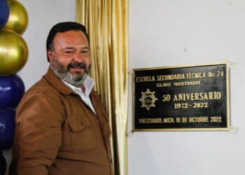 Celebra Ayuntamiento de Pátzcuaro 50 aniversario de la Secundaria Técnica 24