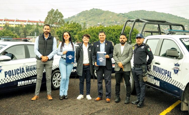 Recibe Municipio de Uruapan patrullas y equipo táctico de combate delincuencia