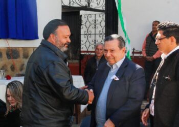Edil Arreola apoya a artesanos y refrenda compromiso para mejorar la economía