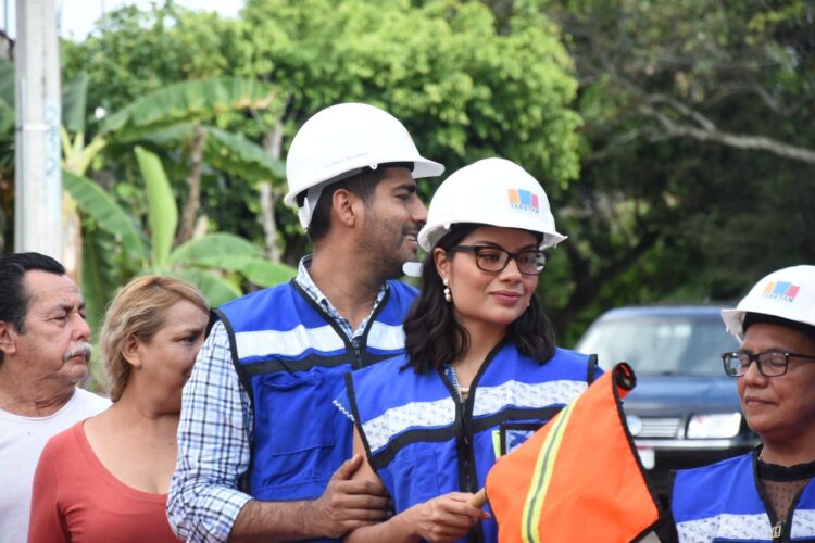 Gobierno de Poncho Chávez pavimenta calles en varias localidades de Taretan