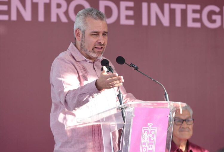 Bedolla convoca al autocuidado para la detección oportuna del cáncer de mama