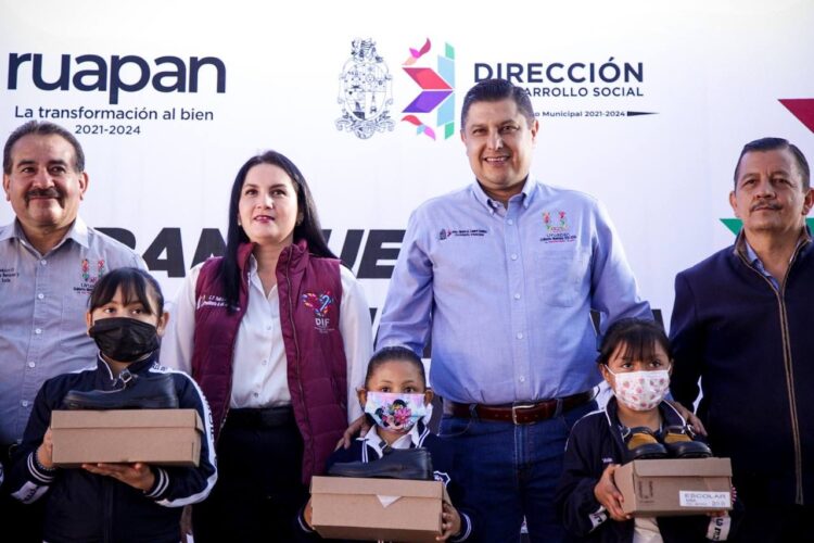 Entregará gobierno de Nacho Campos en Uruapan hasta 1 mdp en zapato escolar