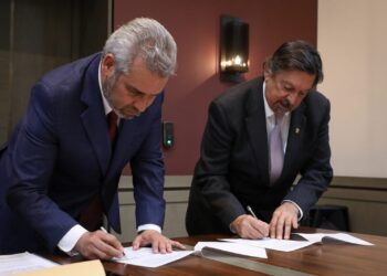 Bedolla firma acuerdo y acaba huelga en Fertinal; «Inversión de 4 mmdp para LC»