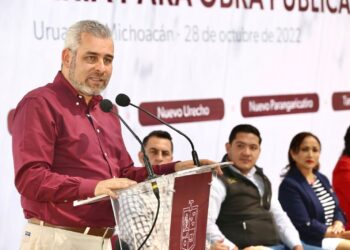 Entrega Ramírez Bedolla maquinaria pesada a Cherán y ocho municipios más