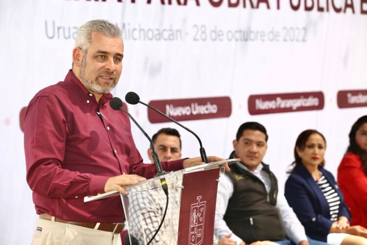 Entrega Ramírez Bedolla maquinaria pesada a Cherán y ocho municipios más