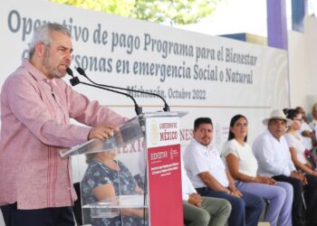 Gobiernos federal y estatal entregaron apoyos a damnificados por los sismos