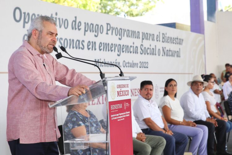 Gobiernos federal y estatal entregaron apoyos a damnificados por los sismos