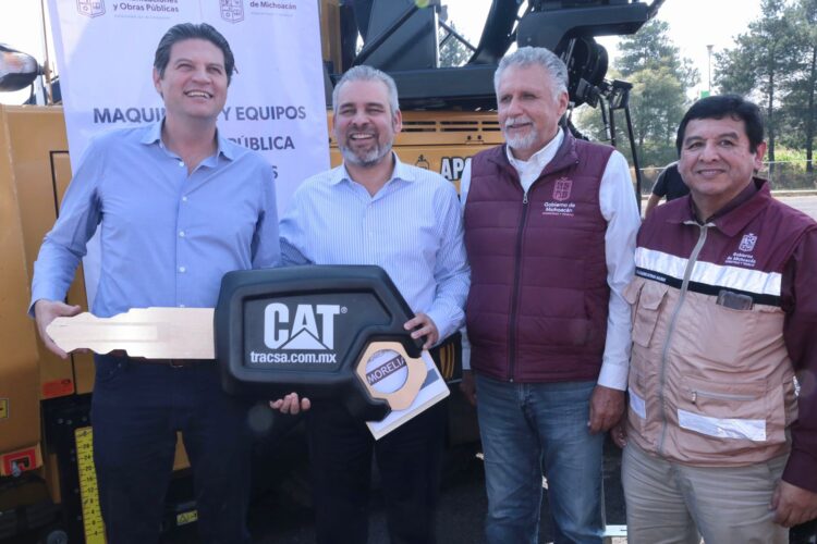 En Morelia, última entrega de maquinaria a municipios; 328 mdp inversión: Bedolla