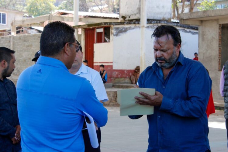 Julio Arreola y regidores atendieron peticiones en Ex Hacienda Charahuén