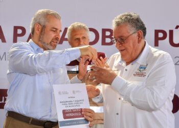 Entrega Ramírez Bedolla maquinaria pesada a cuatro municipios del Bajío