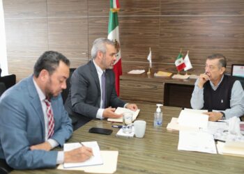 Bedolla e ISSSTE revisan el tema de los maestros jubilados sin servicio médico