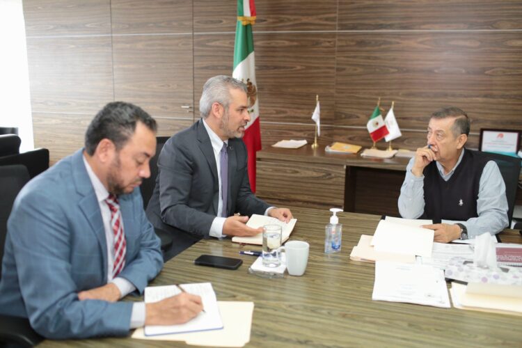 Bedolla e ISSSTE revisan el tema de los maestros jubilados sin servicio médico