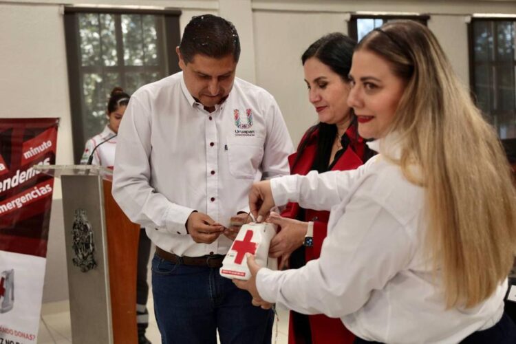 Piden Nacho Campos y Yadira Ramírez apoyar colecta de la Cruz Roja Uruapan