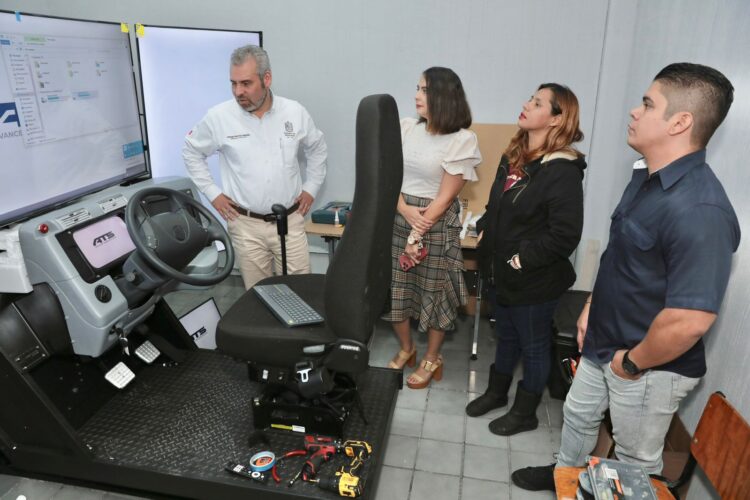 Bedolla y SCT acuerdan mayor seguridad para evitar tantos accidentes carreteros