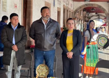 Inaugura edil Julio Arreola Concurso de Laca Perfilada 23 ½ kilates en Pátzcuaro