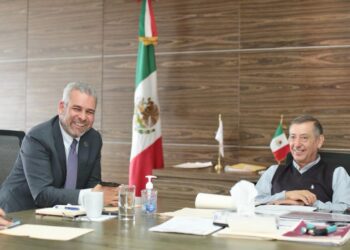 Bedolla e ISSSTE acuerdan incorporar a docentes jubilados a servicios de salud