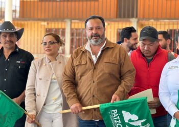 Inicia Julio Arreola rehabilitación techo de la cancha de usos múltiples en Ajuno