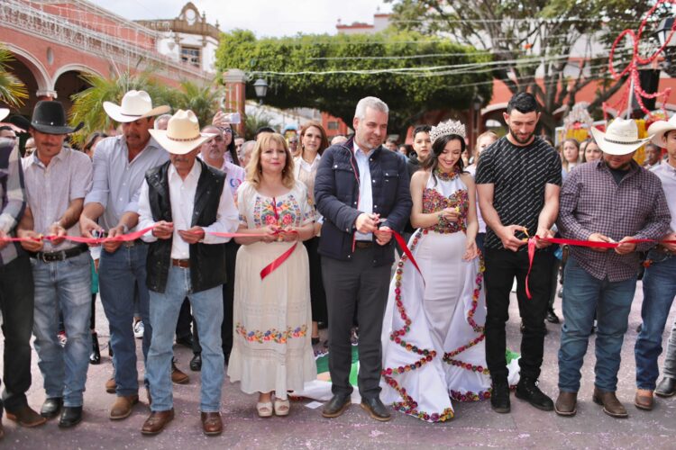 Inaugura Bedolla Feria del Queso Cotija