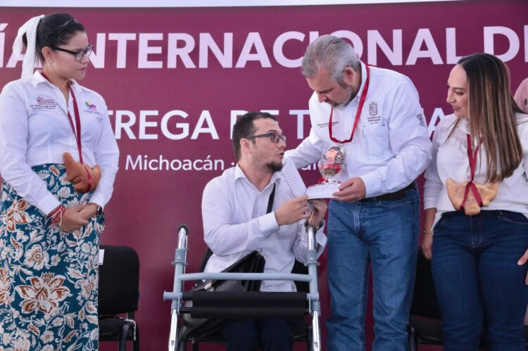 Michoacán se suma al proyecto humanista de López Obrador: Bedolla