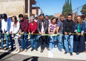 Respondió Julio Arreola a vecinos de la calle Jesús Ortega; inauguró pavimento