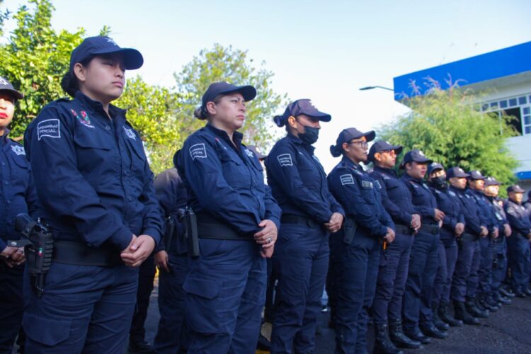 Entrega Gobierno de Uruapan 14.1 mdp en equipamiento de Policías y Tránsitos