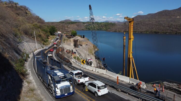 Supervisa el Gobernador obra de rehabilitación en la autopista Siglo XXI