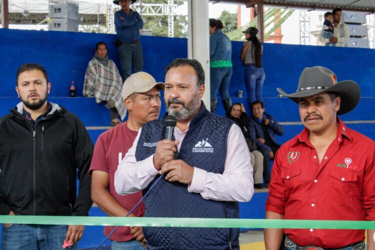 Inaugura el alcalde Julio Arreola Vázquez el nuevo Centro Deportivo de Ajuno