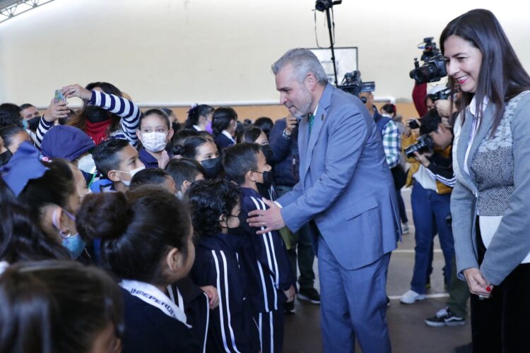 En 2023, se fortalecerá sector educativo con infraestructura y a docentes: Bedolla