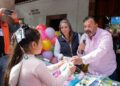 Entrega Julio Arreola juguetes y convive con niñas y niños en día de Reyes Magos