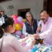 Entrega Julio Arreola juguetes y convive con niñas y niños en día de Reyes Magos