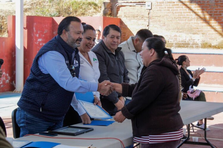 Mejoramos los espacios educativos en San Pedro Pareo: alcalde Julio Arreola